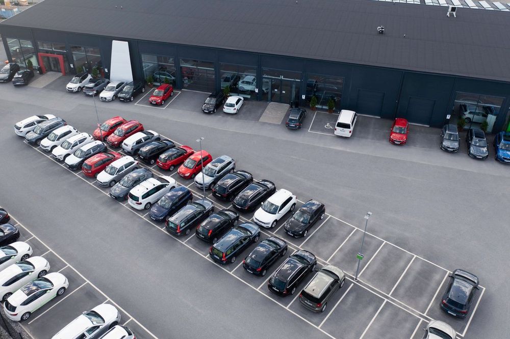 <p><meta charset="utf-8">Concessions automobiles</p>